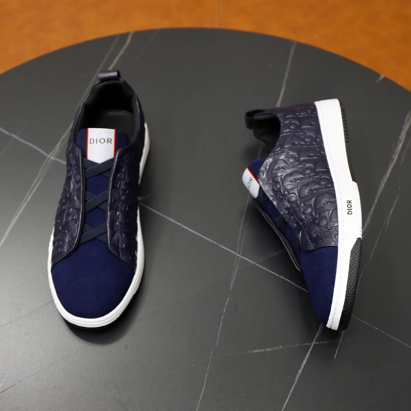 Ex-factory price: 442💰🙅‍♂️🙅‍♂️🙅‍♂️ Brand: Dior DIOR Standard code: 38-44 (45 customized) Grade: Same as the official website Material: Original leather splicing, comfortable and breathable lining, original wear-resistant outsole Style category: Men's fashionable casual shoes, running shoes, noble luxury brand elements, top luxury Color: actual picture color
